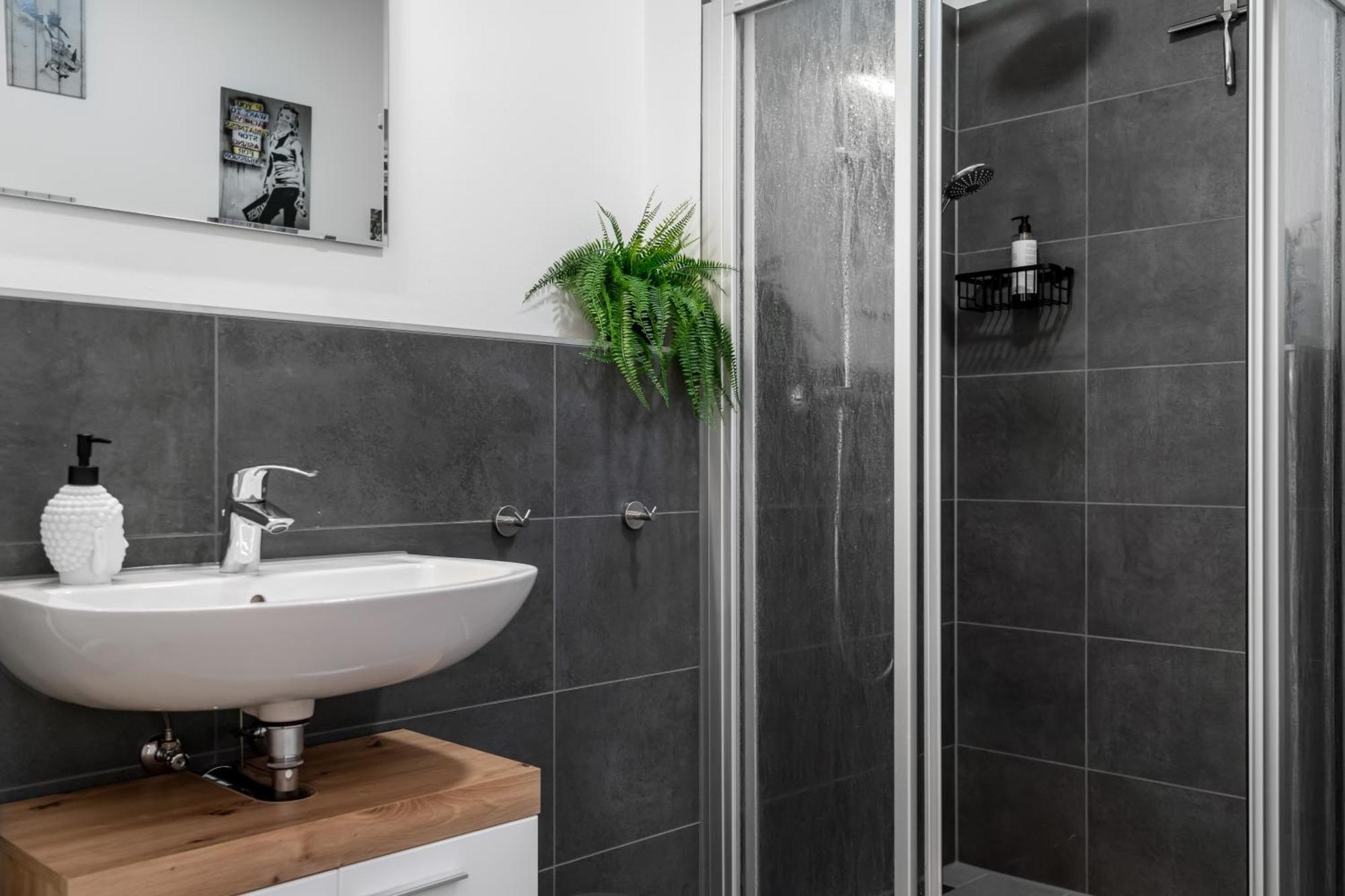דירות שקאודיטז Design Luxus, Vollausstattung, Neubau, 30Min Hbf Leipzig 8, Naehe Flughfaen, Bmw, Dhl, Amazon מראה חיצוני תמונה